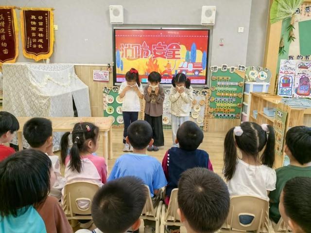 幼教集团融创创瑾园幼儿园开展消防安全演练活动麻将胡了安全“童”行 防患未“燃”——合肥(图2)